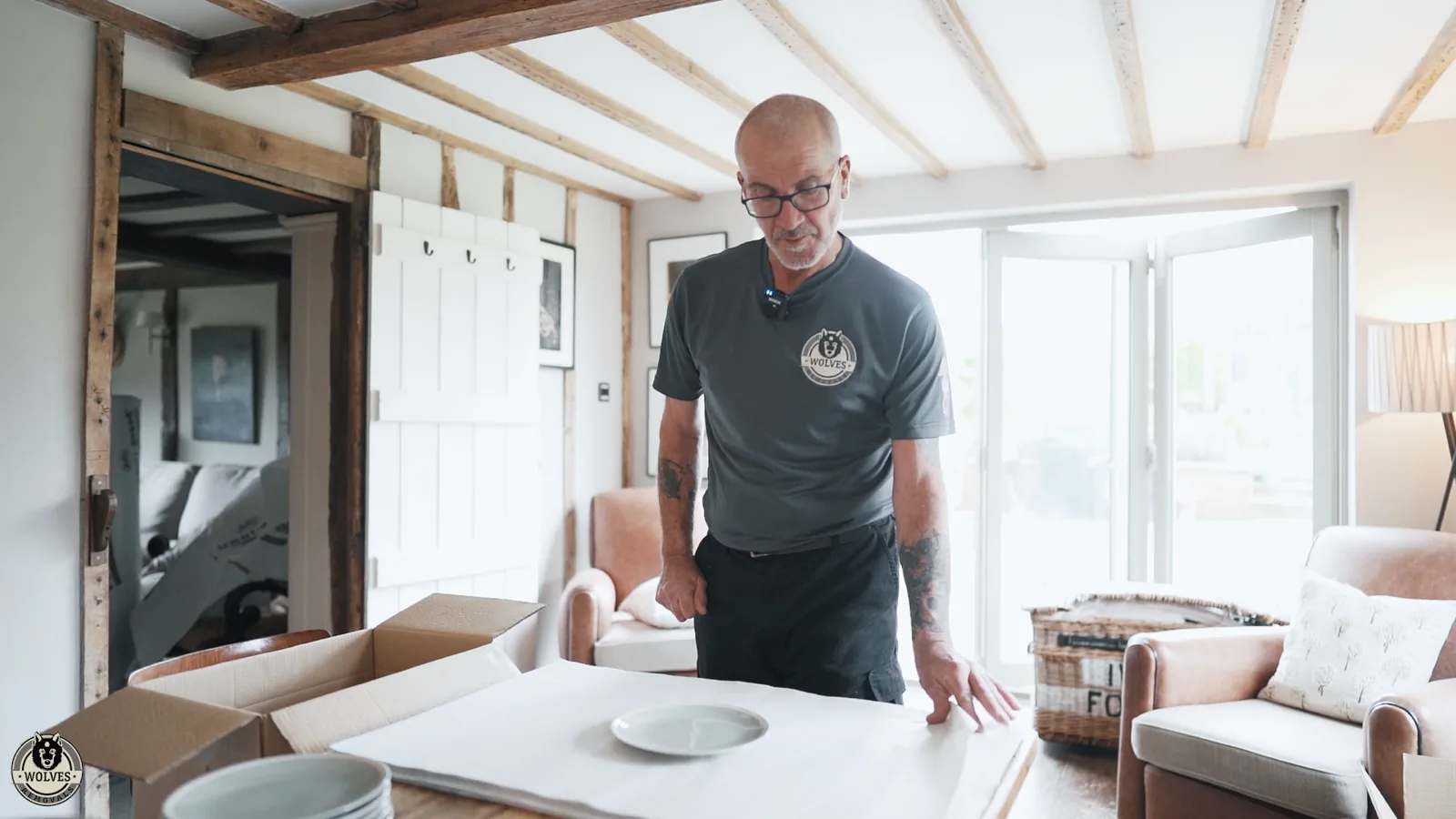 Team preparing dining table move