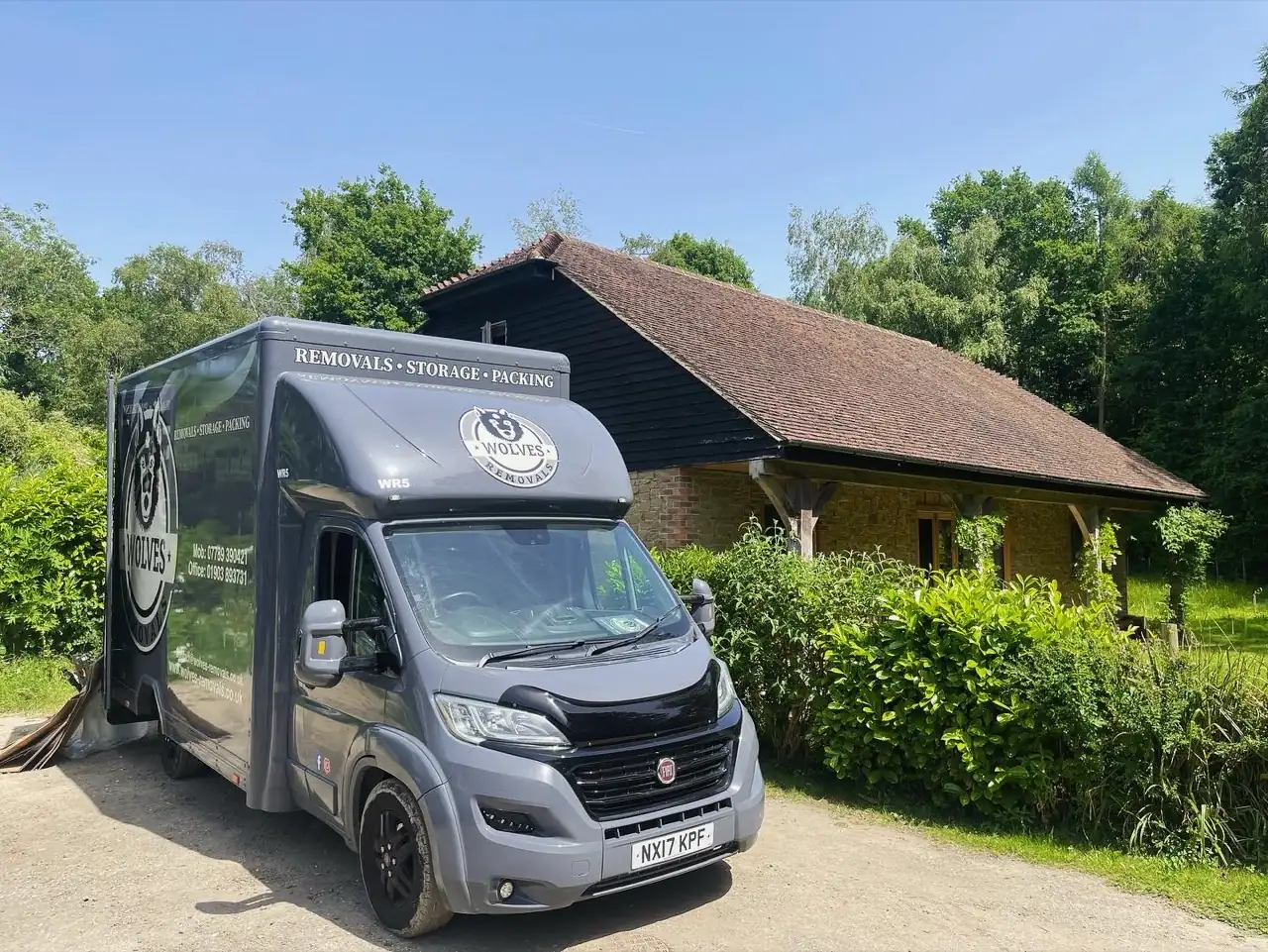 Wolves removals lorry at barn
